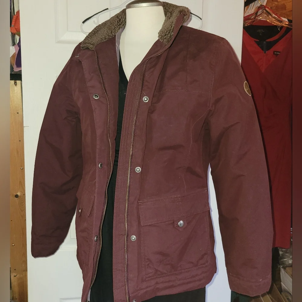 Women's Burgundy Jacket with Sherpa Lining Collor Size Small With Pockets - Picture 4 of 12
